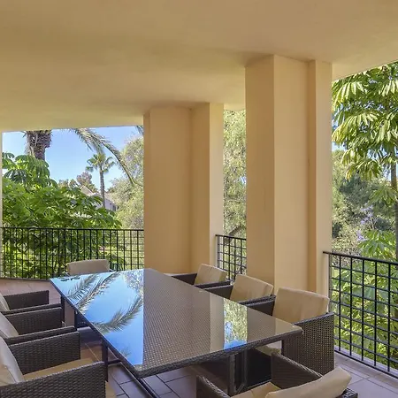 Mimosas Banus Μαρμπέλλα